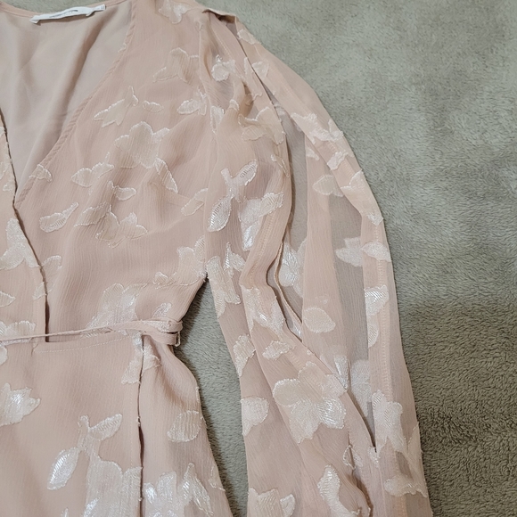 ASTR The Label Champagne Rose wrap mini dress size small - Picture 9 of 16